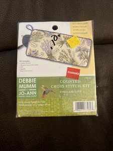 Kit de punto de cruz contado Debbie Mumm para Jo Ann estuche de gafas para casa de hierbas 7 1/4" - Imagen 1 de 6
