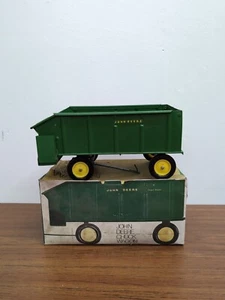 1/16 Ertl John Deere Chuck Wagon in Ice Cream Box #2 - Picture 1 of 4