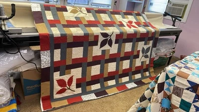 Hermosa colcha multicolor tamaño queen Foto 1 de 4