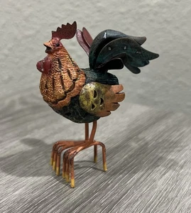 Gallo decorativo primitivo in latta e resina pollo rustico arte popolare fattoria animale - Foto 1 di 9
