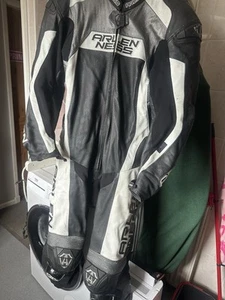 arlen ness leathers used - Picture 1 of 4