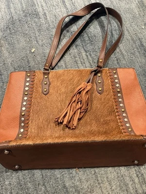 Bolso de Mano Tony Lama Western Para Mujer Pelo de pantorrilla Tachonado Flecos Marrón Foto 1 de 4
