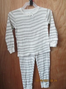 GIRLS JESSICA SIMPSON SIZE 7 PAJAMA SET GRAY WHITE YEAR ROUND - Picture 1 of 4