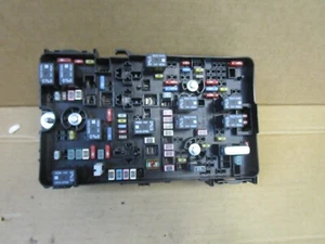 Bloque de relé de caja de fusibles de motor Chrysler Pacifica 17 18 2017 2018 68266683 *RL - Imagen 1 de 5