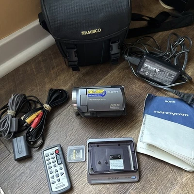Sony Handycam DCR-SR80 Hard Drive Digital Handheld Camcorder No Battery - Image 1 of 4