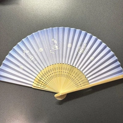 Ventilador plegable Sensu Tengu azul Foto 1 de 2