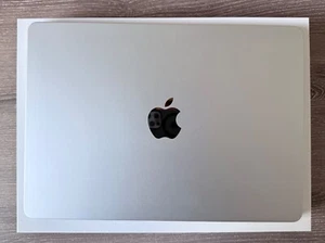 13-inch MacBook Air - Silver Apple M4 chip with 32GB RAM and 512GB SSD - Afbeelding 1 van 6