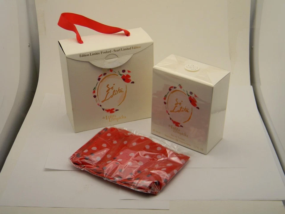 Si de Lolita Lempicka туалетная вода 1,7 жидкой унции / 50 мл + шарф ограниченного тиража - Изображение 1 из 1