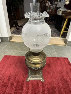 Lámpara victoriana Miller Meridian Conn Parker esparcidor de llama globo grabado ornamentado Foto 1 de 4