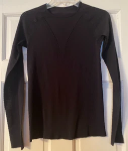 LULULEMON Top Long Sleeve Dark Blue Vented Breathable Activewear Women's - Picture 1 of 5