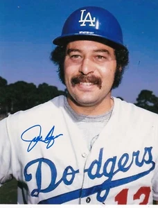 BRETT BUTLER LOS ANGELES DODGERS ACTION SIGNED 8x10 - Picture 1 of 1