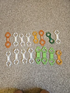 Plastic for Arts and Crafts Plastic Bottle Holders Container Connectors #2 - Picture 1 of 3