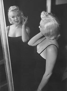 MARILYN MONROE SPIEGEL SPIEGEL AN DER WAND (1) SELTEN 4x6 Galeriequalität FOTO - Bild 1 von 1