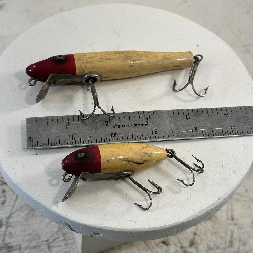 Lote De 2 Señuelos De Pesca De Madera Antigua Paw Paw Tack Eyes Para Caja De Aparejos Foto 1 de 4