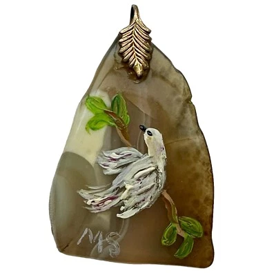 VTG Agate Stone Pendant 1.5" Painted Bird Perched Brass Tone Accent Leaf Signed - Image 1 of 4