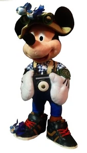 Dis-Mock-Mickey Pretends to be a Bird Watcher - Bild 1 von 2