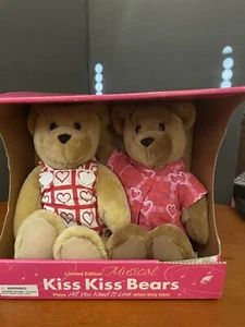 Hallmark Plüsch Kiss Kiss Bären Limitierte Ergänzung All You Need Is Love Neu - Bild 1 von 5