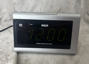 RCA Radiowecker AM/FM Digitalanzeige Modell RP5420A - Bild 1 von 6