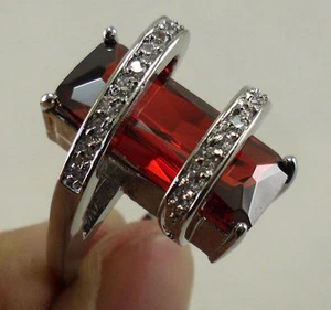 Ring PyramidCandle w/ 7.5ct Ruby & Crystal 14kt size 8, 5 1/2" high x 6" x 6" - Picture 1 of 3