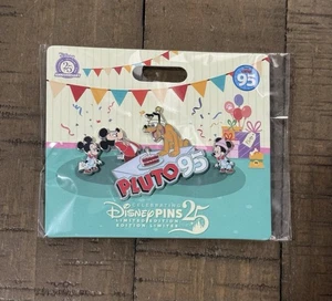 Pluto's Party Set 3 Spille - Plutone 95° Anniversario - Edizione Limitata 2150 Nuove - Foto 1 di 1