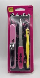 Revlon x Barbie Manicura Essentials Kit Edición Limitada Cortapelos Archivo Rosa Nuevo - Imagen 1 de 2