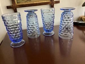 Set di quattro bicchieri punta diamantata blu.. con piedistallo - Foto 1 di 9
