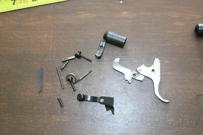 Glenfield 型号 25 22LR。 扳机安全套装带针螺丝弹簧库存螺栓 — 第 1/2 张图片