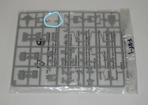TRUMPETER F8F-1 BEARCAT 02247 ⭐PIEZAS⭐ MONTAJE CABINA SPRUE D ⭐USADO⭐ 1/32 - Imagen 1 de 3