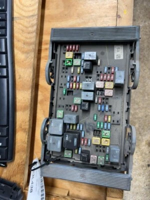 Chevrolet Suburban 1500 2007-2009 camioneta motor caja de fusibles OEM Foto 1 de 3