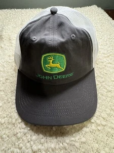 John Deere Men’s Gray With White Mesh Back Trucker Snapback  Logo Hat NEW - Picture 1 of 4