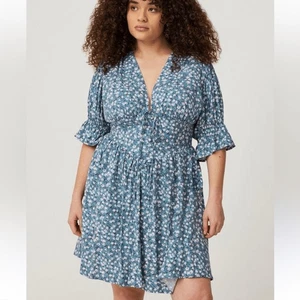 NEU Torrid Rüschenärmel Blumendruck Minikleid Damen 16 - Bild 1 von 5