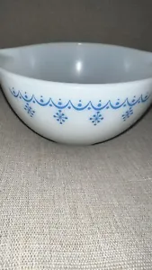 Vintage Pyrex 441 Snowflake Blue Garland 1- 1/2 Pt. Cinderella Mixing Bowl.  - Picture 1 of 11