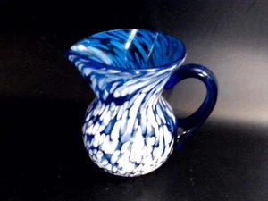 Jarra de cristal arco iris azul con salpicaduras blancas. 4,5" de alto - Imagen 1 de 5