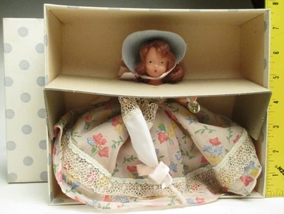 Muñeca Bisque Nancy Ann Storybook de colección Una chica de ducha para abril #190 con caja Foto 1 de 4