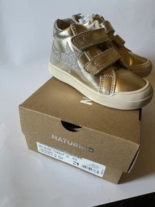 Naturino High Top Mädchen Gold Star Schuhe - US C8 - EU 24 - Neu mit Karton - Bild 1 von 3