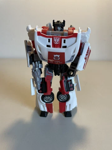 transformers generations red alert deluxe class classics universe G1 CHUG hasbro Cover