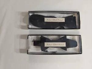 2 schwarze Seidenfliegen von Robert Talbot Protocol. Neu im Karton - Bild 1 von 10