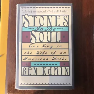 Stones in the Soul : A Day in the Life of a Rabbi by Ben Kamin (1990, Hardcover) - Foto 1 di 2