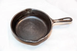 Unmarkiert 8" Zoll Vintage Wagner Nr. 5 Gusseisen Pfanne mit 2 Ausgießern Made in USA - Bild 1 von 10