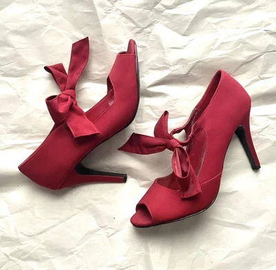 Zapatos de tacón de aguja MaryJane con lazo de tela roja retro Navidad años 40 PinUp PeepToe 9 Foto 1 de 4