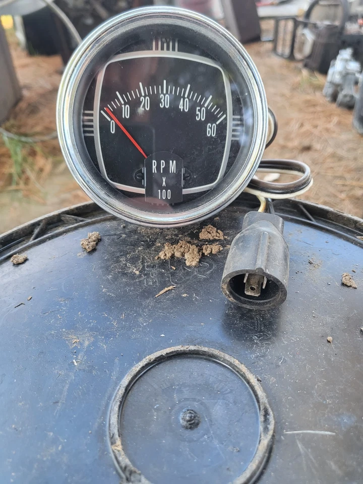   VINTAGE MARINE PRE 70 TACH TACHOMETER 6000 RPM - Image 1 of 1