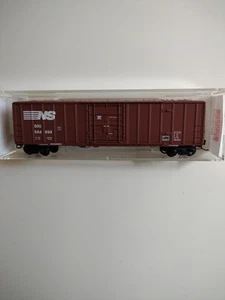 Micro Trains N Scale Norfolk Southern 50' Rib Side Box Car 27230 Rd 584899 - Picture 1 of 8