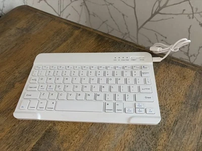 Teclado USB portátil - compacto, fácil de viajar, fácil de conectar Foto 1 de 3