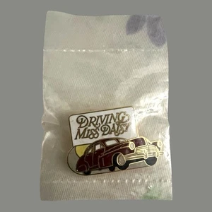 2 Vintage VERSIEGELT Driving Miss Daisy FILM PROMO EMAILLE PINBACK/PIN/BUTTON/ABZEICHEN - Bild 1 von 4
