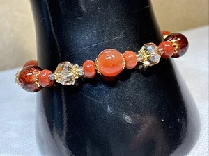 Artisan 7 Zoll goldfarbenes Armband mit braunen und orangefarbenen Perlen  - Bild 1 von 13