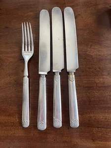 Juego de 3 cuchillos de plata y 1 tenedor de F L Burton - Imagen 1 de 5