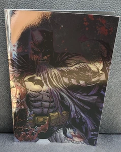 Batman 136 Tyler Kirkham Battle Damage Virgin SDCC variante esclusiva foil - Foto 1 di 15