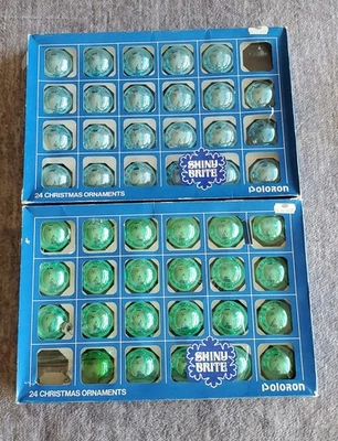 Juego de 46 adornos de vidrio verde y azul brillante Brite Foto 1 de 4