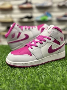 Big Kid's Jordan 1 Mid Iris Whisper/Fire Pink-White Gr. 7y - Bild 1 von 9