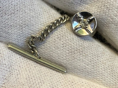 Pin redondo de ouro branco 14K com diamante 1,22 g - Imagem 1 de 4